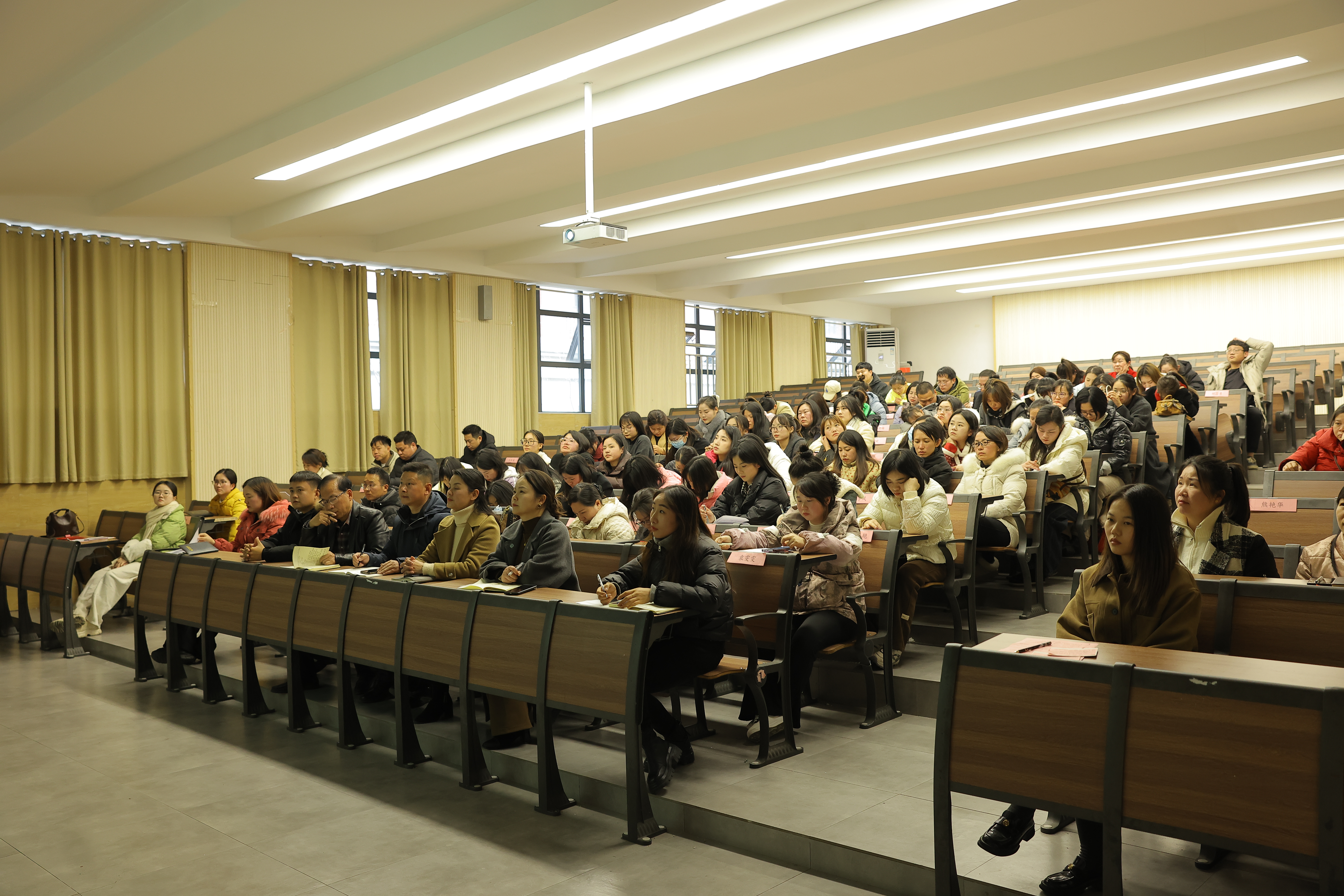 邵陽廣益小學(xué)部干部述職暨期末質(zhì)量分析會(huì)議圓滿舉行